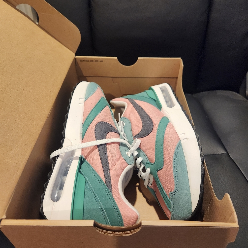 Womens Nike Air Max Dawn shoes 8